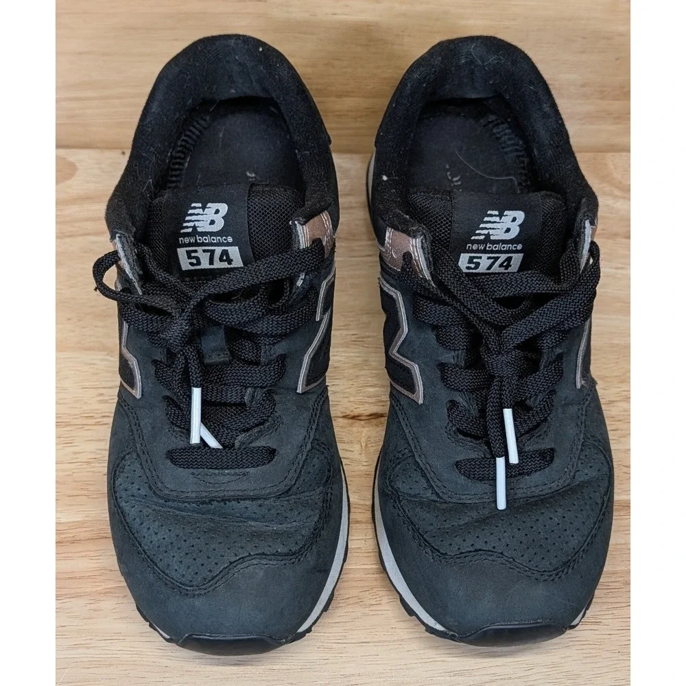 New Balance 574 Womens Black Rose Gold Suede Sneakers WL574NBK Size 6.5